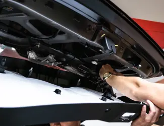 Демонтаж элементов обшивки и монтаж крепления