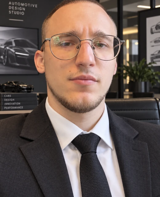 Вадим Кутуков  Управляющий менеджер авто-центра