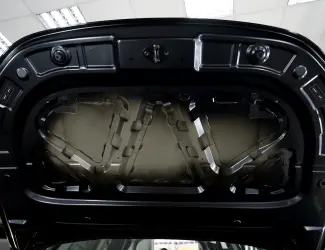 Аккуратный демонтаж заводской обшивки